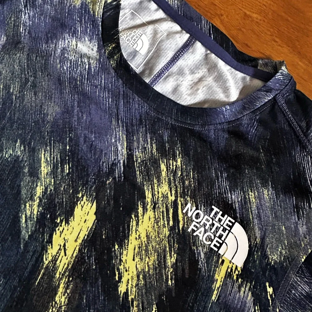The North Face Purple And Black Abstract Activewear Tshirt For Woman Suze M - Picture 3 of 6